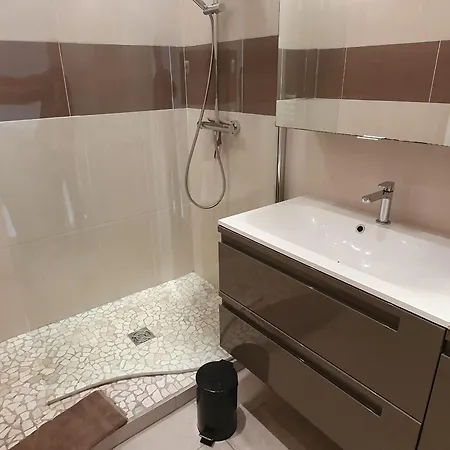 Appartamento 4 Pièces Avec Piscine, Climatisation Et Accès à - Fr-1-780-34 *