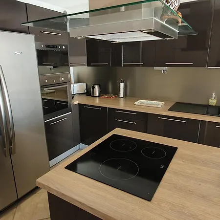 Appartamento 4 Pièces Avec Piscine, Climatisation Et Accès à - Fr-1-780-34